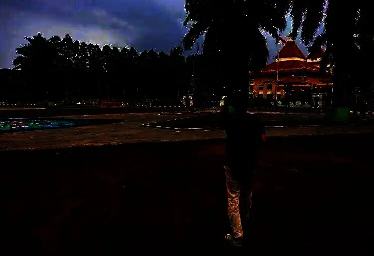 Cegah Kerumunan, Rumput Sintetis Taman Elektrik di Kota Tangerang Dicopot