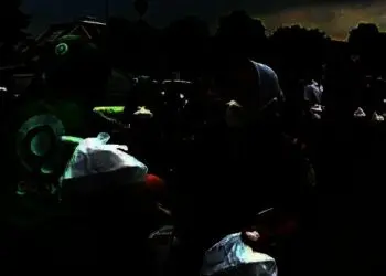 Kejari Tangsel Bagikan Takjil ke Pengguna Jalan