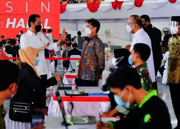 Potret Presiden Jokowi Pantau Vaksinasi di Kabupaten Tangerang