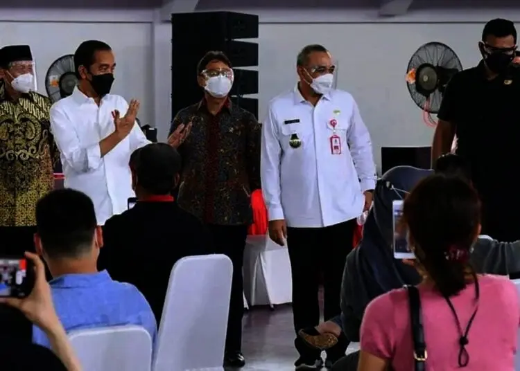 Potret Presiden Jokowi Pantau Vaksinasi di Kabupaten Tangerang
