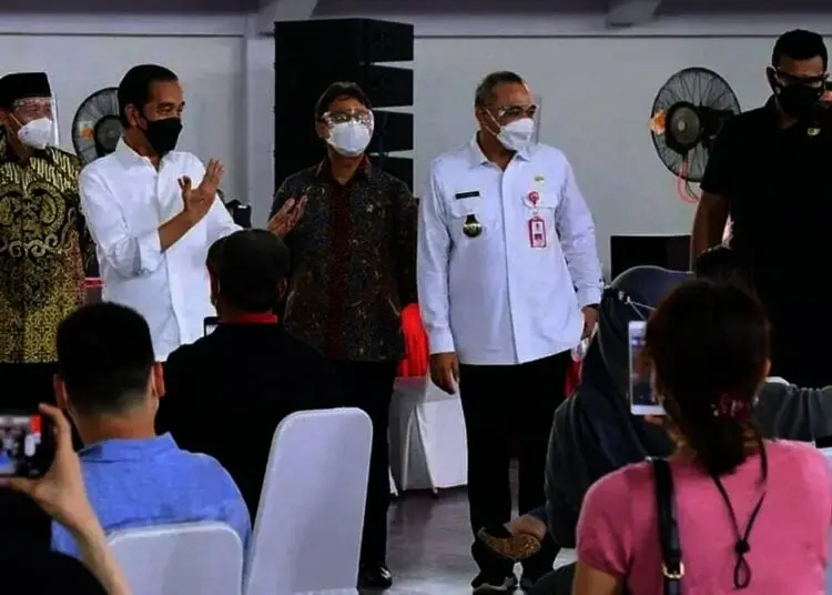 Presiden Jokowi Tinjau Pelaksanaan Vaksinasi Massal di Kabupaten Tangerang
