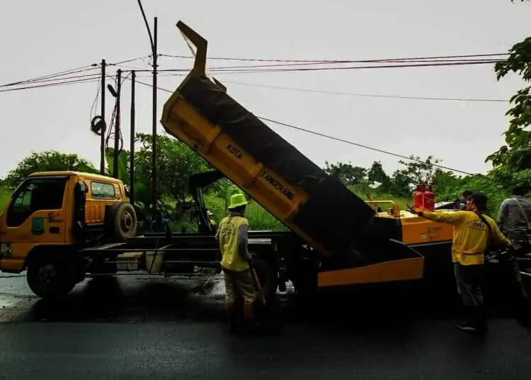 Uji Coba Mesin Aspal Finisher dan Tire Roller