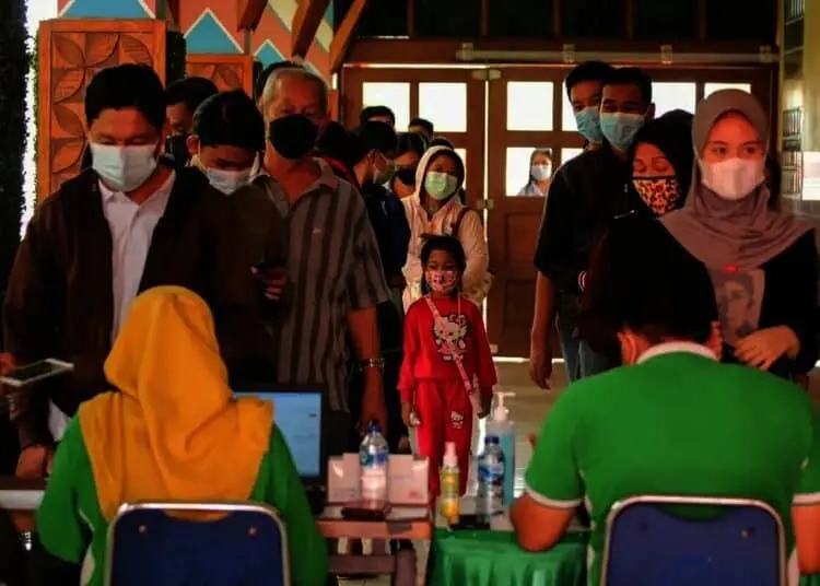 Vaksinasi COVID-19 Untuk Warga Berusia 18 Tahun Ke Atas