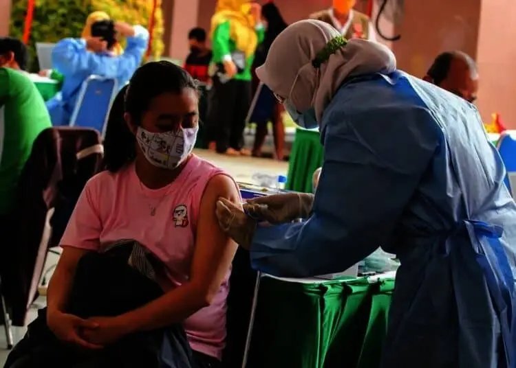 Vaksinasi COVID-19 Untuk Warga Berusia 18 Tahun Ke Atas