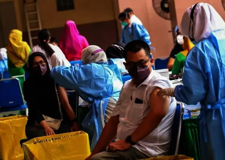Vaksinasi COVID-19 Untuk Warga Berusia 18 Tahun Ke Atas