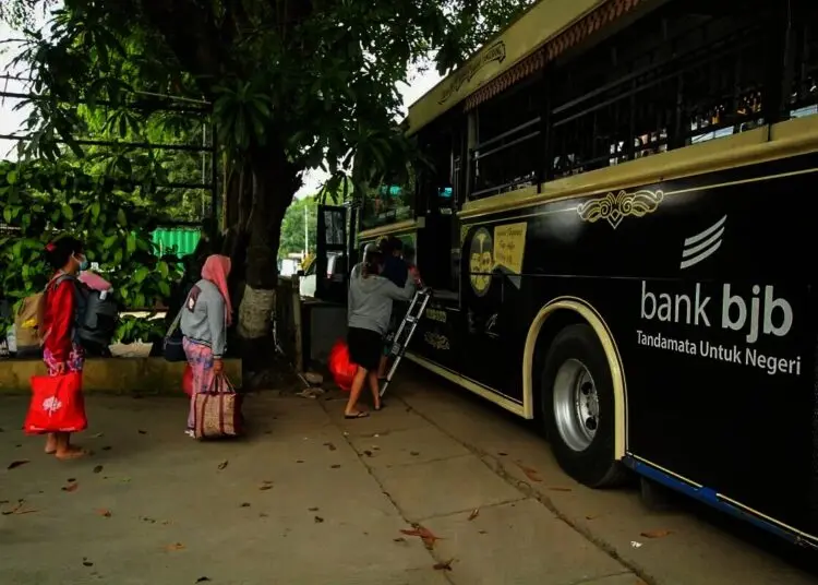 Pemindahan Pasien Covid-19 ke SMPN 30 Kota Tangerang