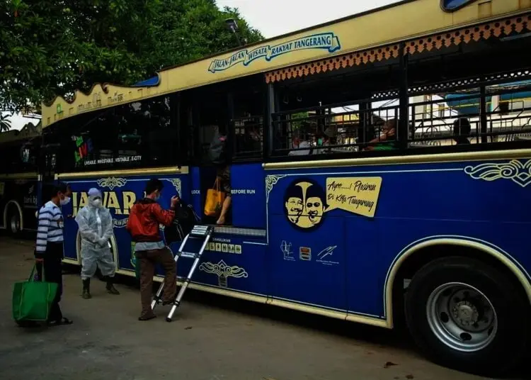 Pemindahan Pasien Covid-19 ke SMPN 30 Kota Tangerang