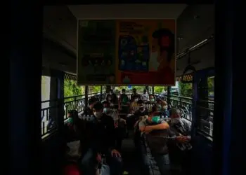Pemindahan Pasien Covid-19 ke SMPN 30 Kota Tangerang