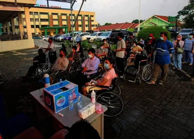 Tenda Darurat Khusus Pasien COVID-19 di RSUP dr Sitanala Penuh