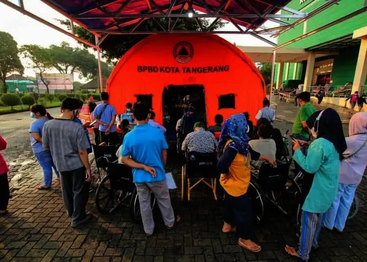 Tenda Darurat Khusus Pasien COVID-19 di RSUP dr Sitanala Penuh