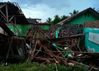 Diterjang Hujan Deras, MI di Leuwidamar Lebak Ambruk