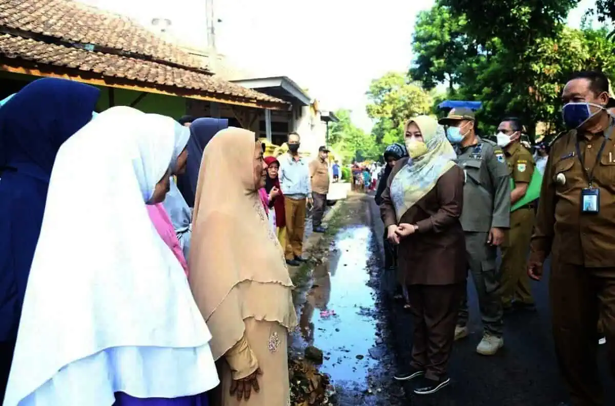 Melongok Hasil Pembangunan, Bupati Pandeglang Minta Warga Merawat Melongok Hasil Pembangunan, Bupati Pandeglang Minta Warga Merawat