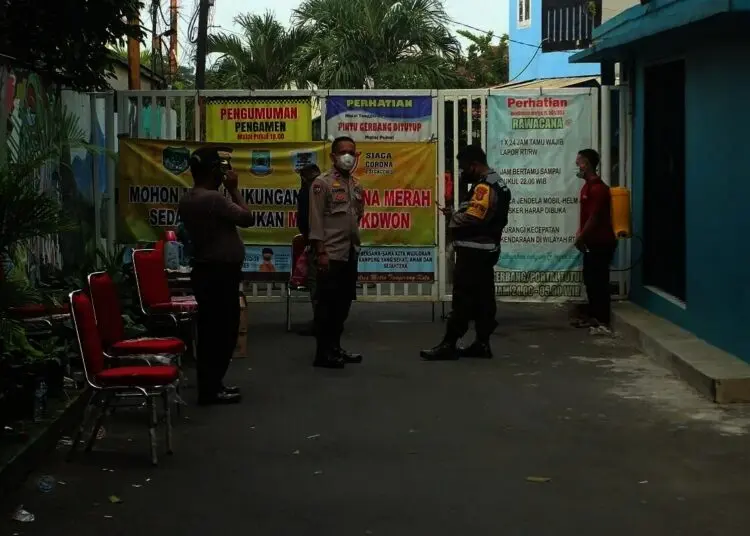 Penerapan Lockdown Skala Mikro di RW 03 Gandasari, Jatiuwung