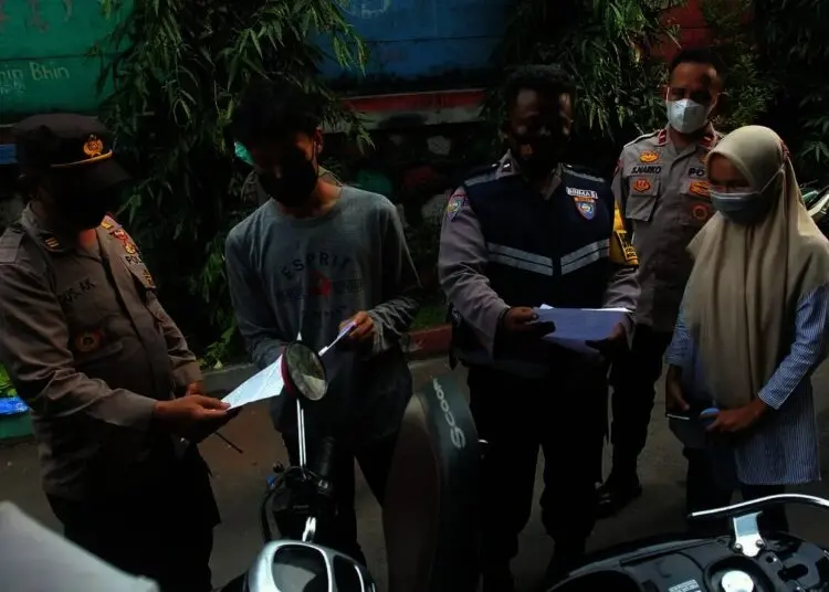 Penerapan Lockdown Skala Mikro di RW 03 Gandasari, Jatiuwung
