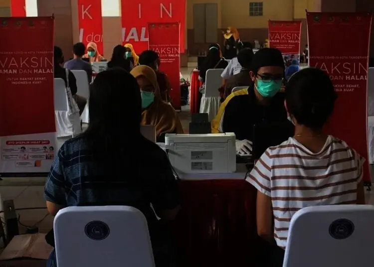 Vaksinasi Massal COVID-19 di Kota Tangerang