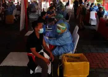 Vaksinasi Massal COVID-19 di Kota Tangerang