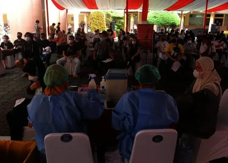 Vaksinasi Massal COVID-19 di Kota Tangerang