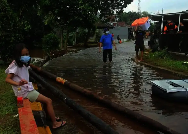Distribusi Bantuan Untuk Warga Terdampak Longsor