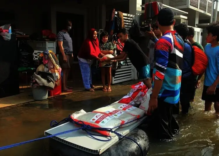 Distribusi Bantuan Untuk Warga Terdampak Longsor