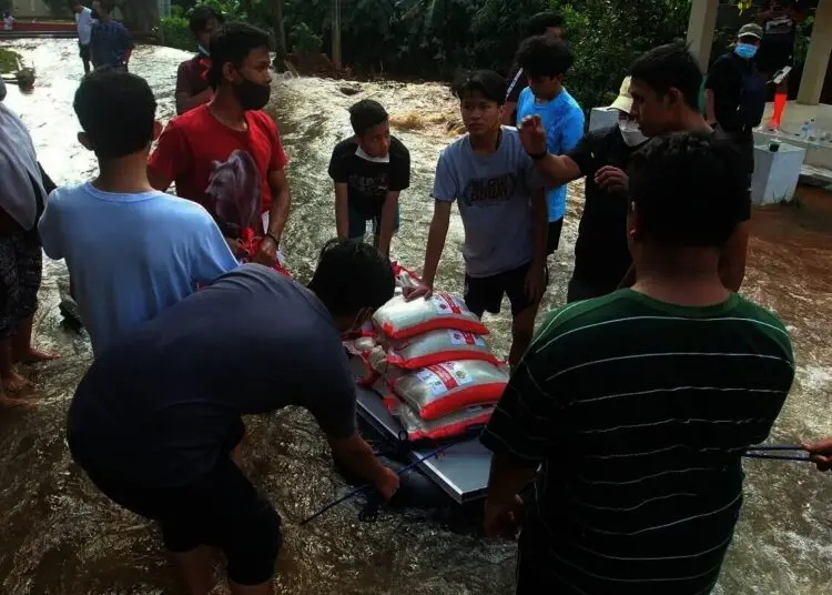 Distribusi Bantuan Untuk Warga Terdampak Longsor