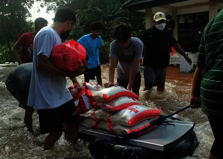 Distribusi Bantuan Untuk Warga Terdampak Longsor