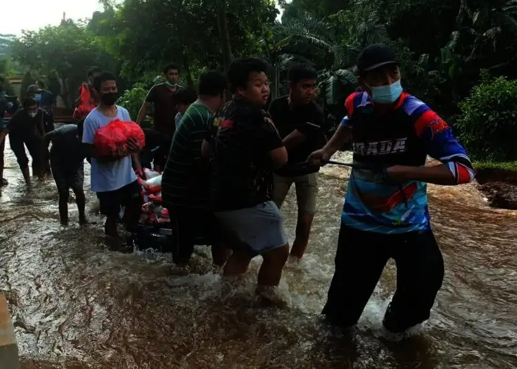 Distribusi Bantuan Untuk Warga Terdampak Longsor