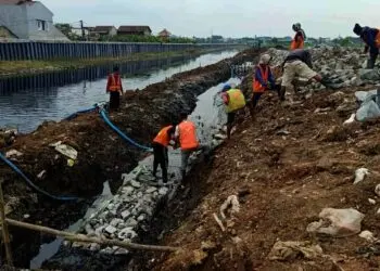 Kendalikan Banjir di Periuk, PUPR Kota Tangerang Bangun Tanggul Sepanjang 700 Meter