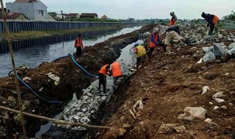Kendalikan Banjir di Periuk, PUPR Kota Tangerang Bangun Tanggul Sepanjang 700 Meter