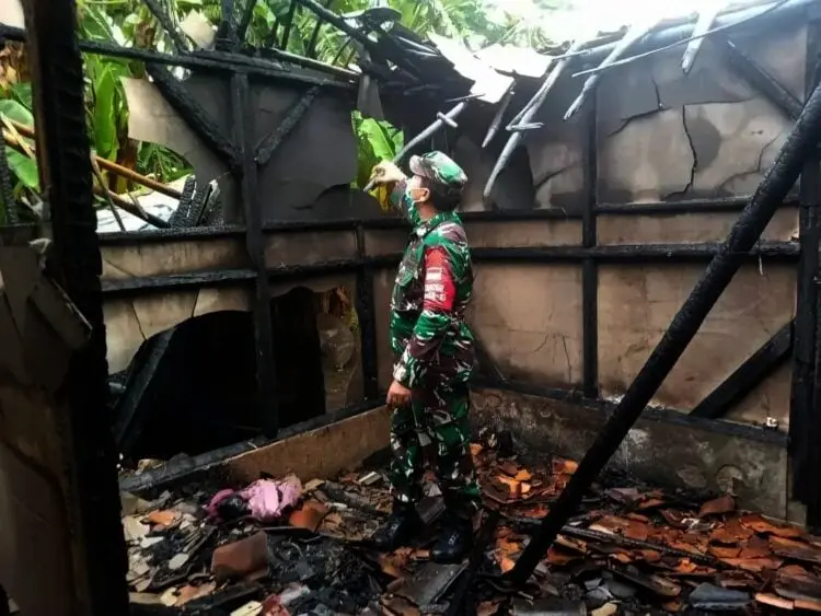 Disambar Petir, Rumah Warga Cinangka Rusak Berat dan Hangus