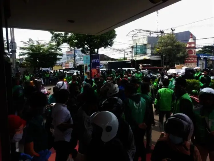 Terjadi Kerumunan di McDonald's Ciceri, Begini Reaksi Satpol PP dan Satgas Covid-19 Kota Serang