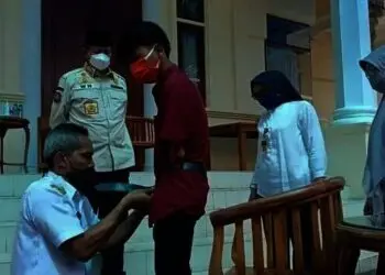 Penyandang Disabilitas Harus Diberdayakan, Gubernur WH Serahkan Bantuan Kaki Palsu