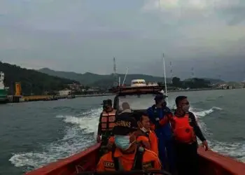 Terpeleset, Nelayan Asal Bojonegara Hilang di Perairan Salira