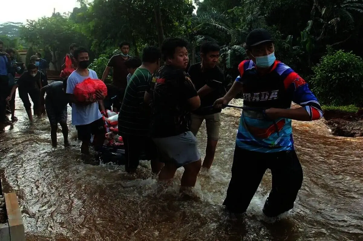 Longsor Kali Ciputat Belum Teratasi, DPU Tangsel Targetkan Maksimal Empat Hari Longsor Kali Ciputat Belum Teratasi, DPU Tangsel Targetkan Maksimal Empat Hari