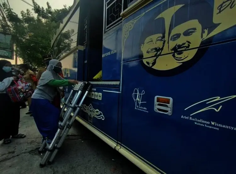 Orang Dewasa, Remaja Hingga Bayi Diisolasi, 40 Warga Gerendeng Dibawa ke Dua RIT