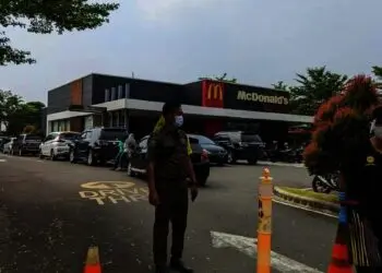 Antre Menu Eksklusif Gerai Siap Saji di Kota Tangerang Picu Kerumunan