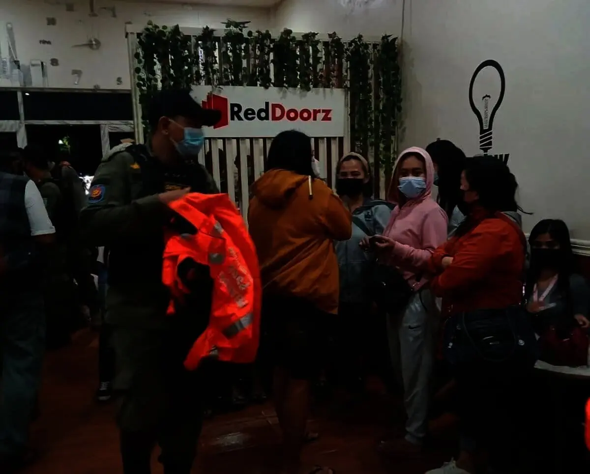 Puluhan Pasangan Mesum Kepergok Bugil, 20 Wanita Diduga PSK Online diciduk di Dua Penginapan Puluhan Pasangan Mesum Kepergok Bugil, 20 Wanita Diduga PSK Online diciduk di Dua Penginapan