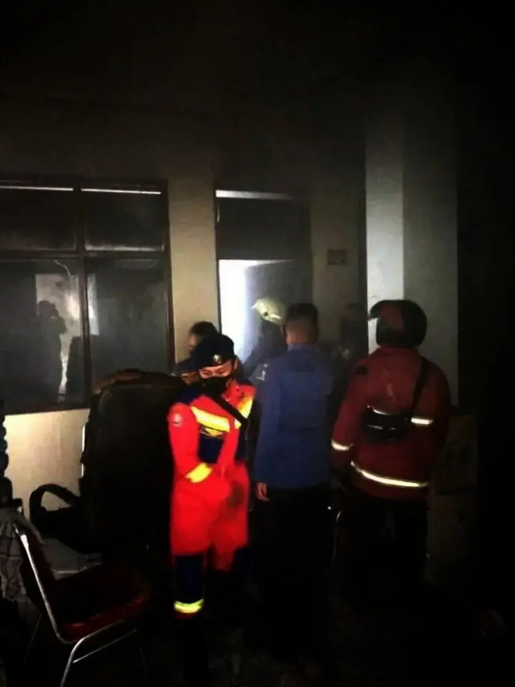 Ada Kepulan Asap, Ternyata Ruang Fraksi PAN Ludes Terbakar