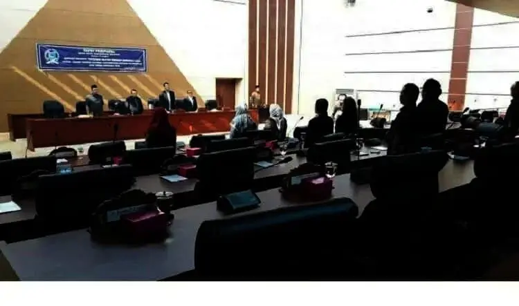 Peserta Sidang Paripurna DPRD Kota Tangsel Melorot