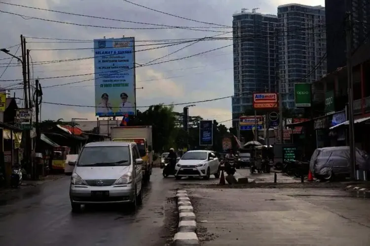Dinas PU Tangsel Perbaiki Jalan Bhayangkara