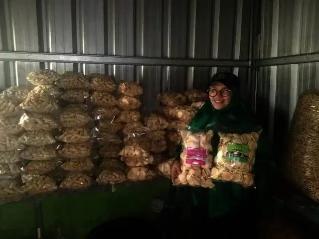 Ety Nurhaeti Ubah Nasib Lewat Kerupuk