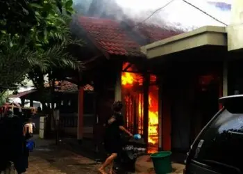 Anak Main Korek Api, Sebuah Rumah di Kota Tangsel Terbakar