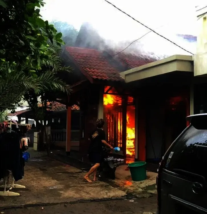 Anak Main Korek Api, Sebuah Rumah di Kota Tangsel Terbakar