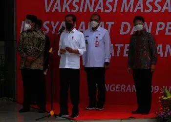 Presiden Jokowi Tinjau Pelaksanaan Vaksinasi Massal di Kabupaten Tangerang