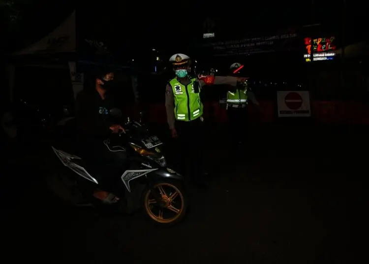 Penerapan Pembatasan Mobilitas Warga di Tangerang