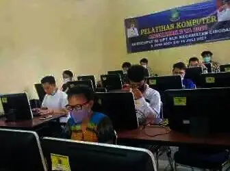 PELATIHAN KOMPUTER: Para peserta pelatihan di BLK Kota Tangerang sedang praktik komputer. ISTIMEWA