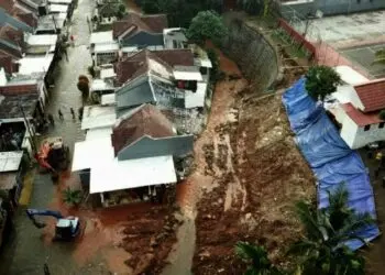 Kementerian PUPR Tangani Longsor di Kali Ciputat