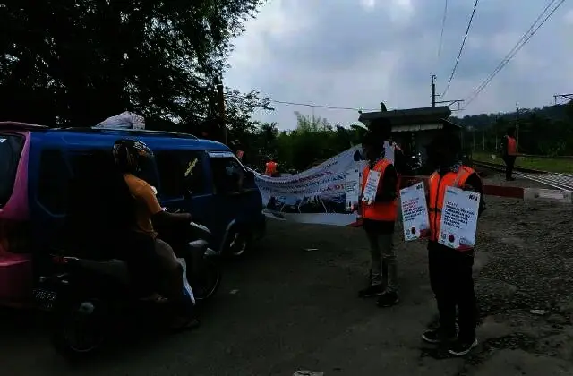 Komunitas Railfans Lebak Ajak Warga Tak Terobos Perlintasan KA