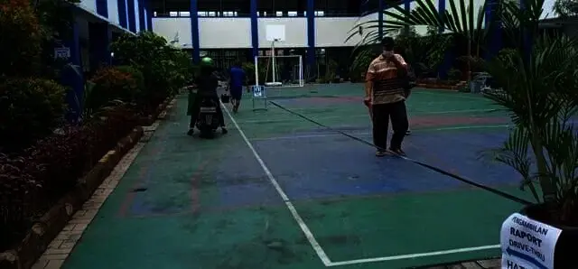 SMPN 27 Kota Tangerang Terapkan Sistem Ambil Rapor Drive Thru