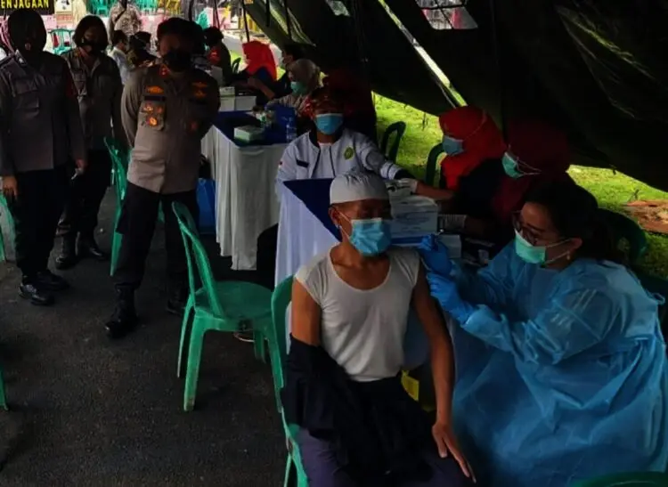 Polri dan TNI Gencarkan Vaksinasi Covid-19 di Kabupaten Pandeglang