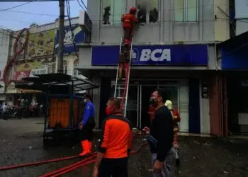 Kantor BCA di Cipondoh Tangerang Hangus Terbakar